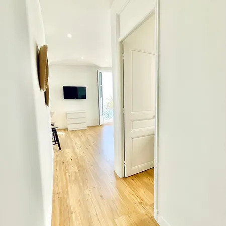 Promenade Des Panoramic Sea View Apartment
